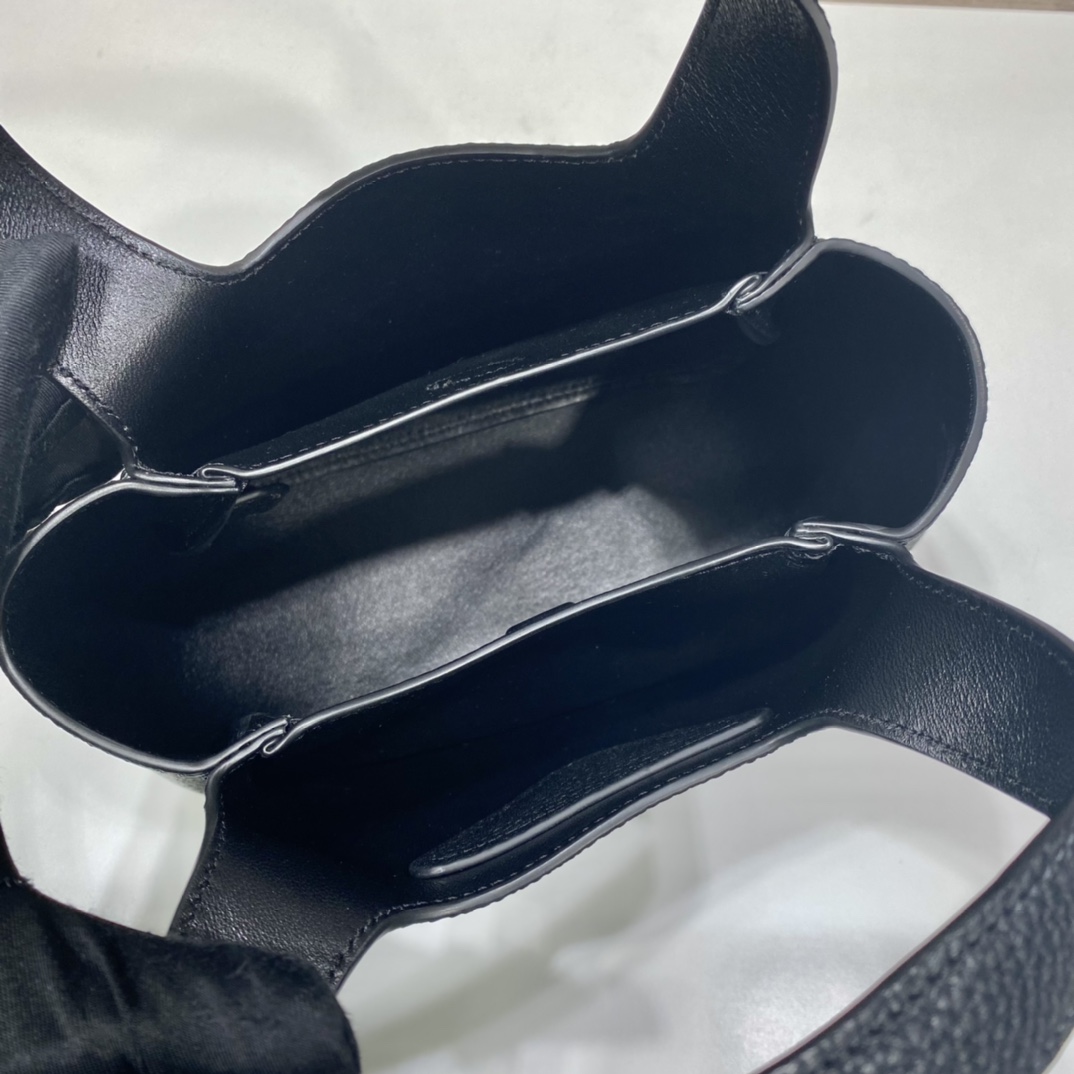 𝐏𝐑𝐀𝐃𝐀 mini vegetable basket 1BA349