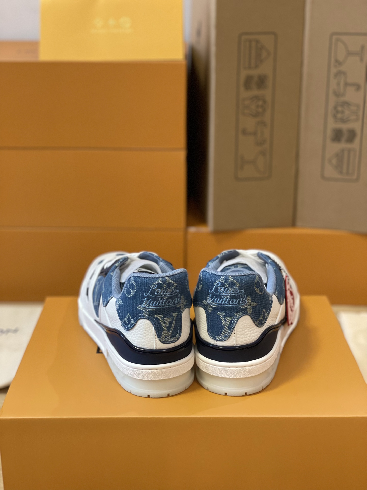 Louis Vuitton couple models DIY buckle sneakers sneakers