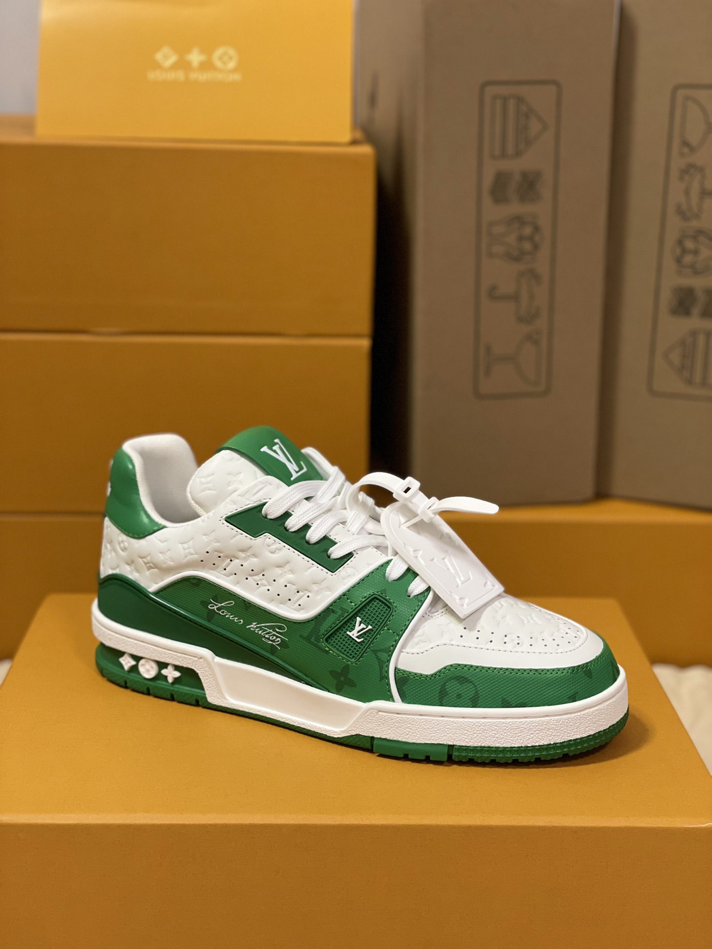 Louis Vuitton Trainer Sneakers Couple Model LD 0727