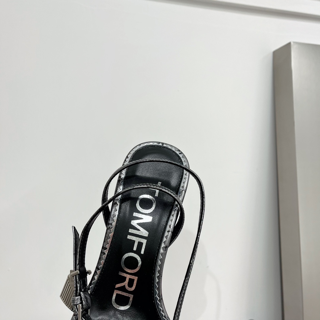 𝒕𝒐𝒎𝒇𝒐𝒓𝒅 𝟐𝟎𝟐𝟐/𝐒𝐒 𝐧𝐞𝐰 TF Tom Ford Gold Heel Padlock Sandals