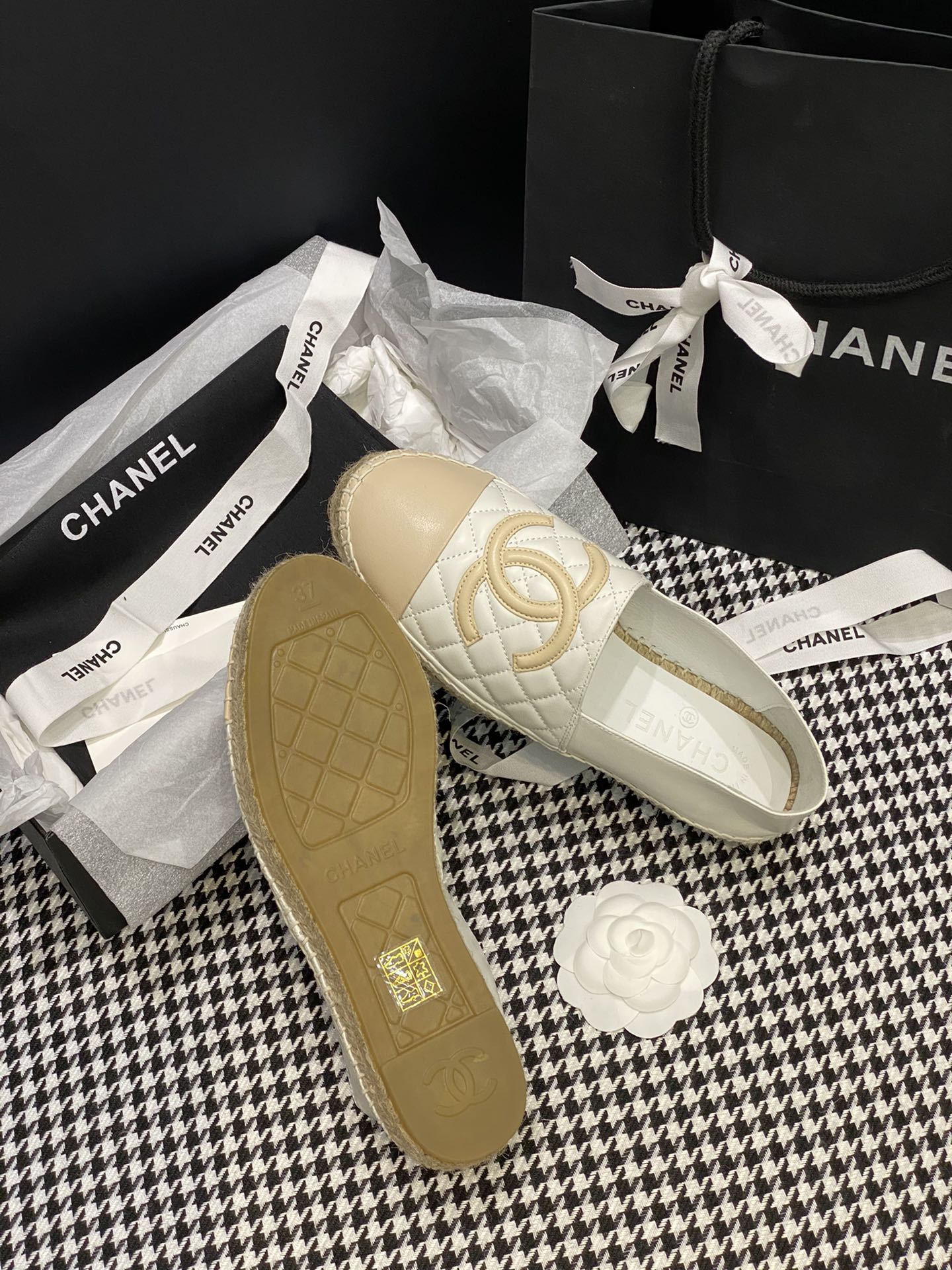 CHANEL fisherman shoes Chanel classic version of the original injection of rubber translucent rubber original color hemp sole