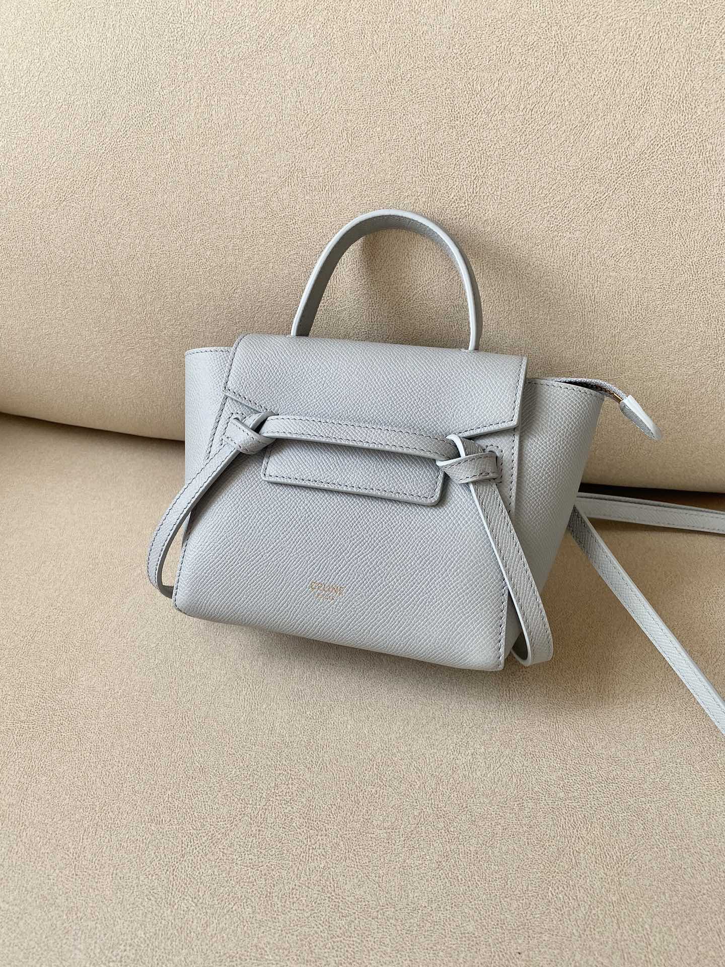 𝐂𝐞𝐥𝐢𝐧𝐞 𝐛𝐞𝐥𝐭 𝐩𝐢𝐜𝐨 𝟏𝟔𝐜𝐦 Grained Calfskin Bag