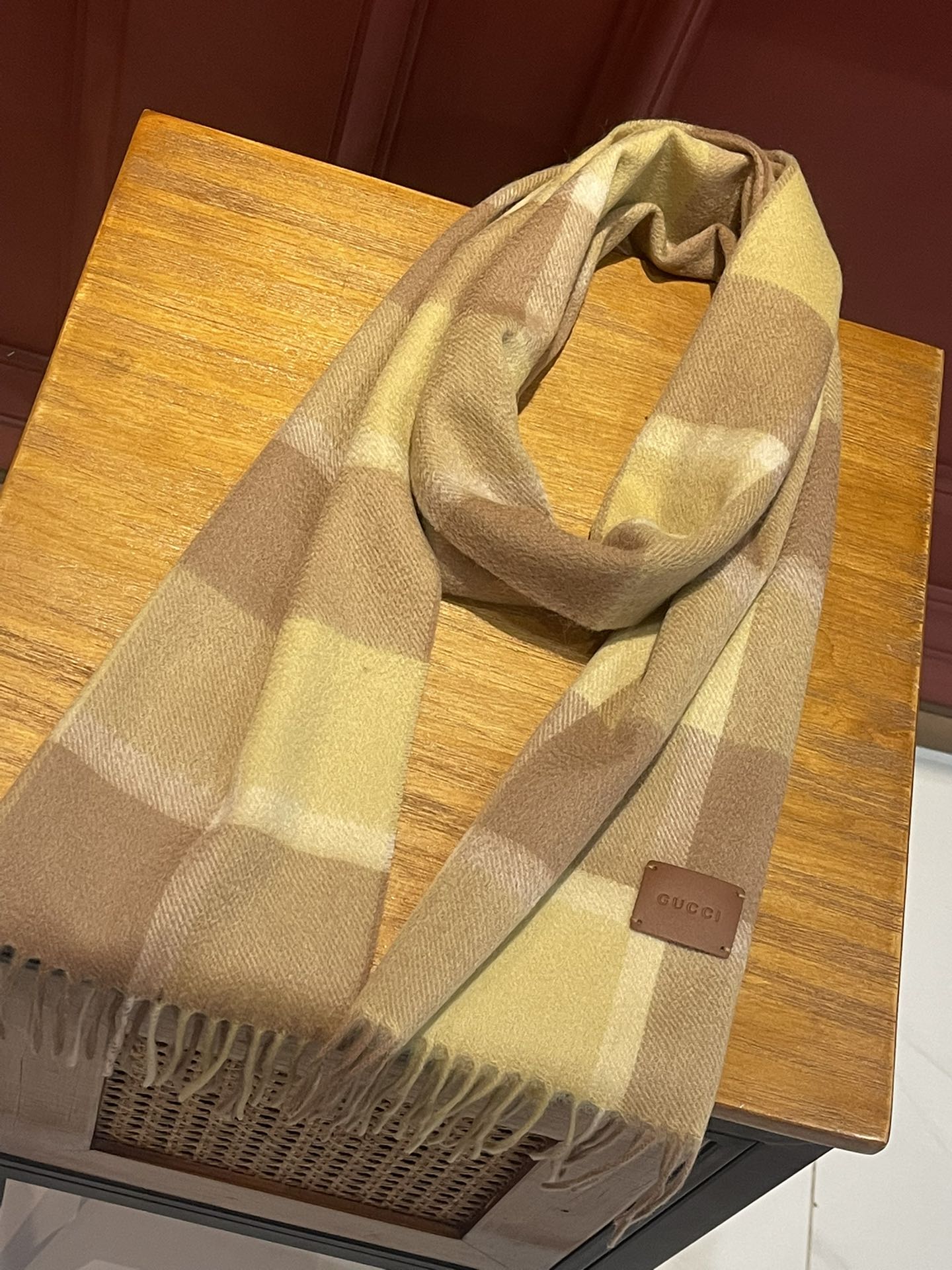 GUCCI Couple cashmere scarf