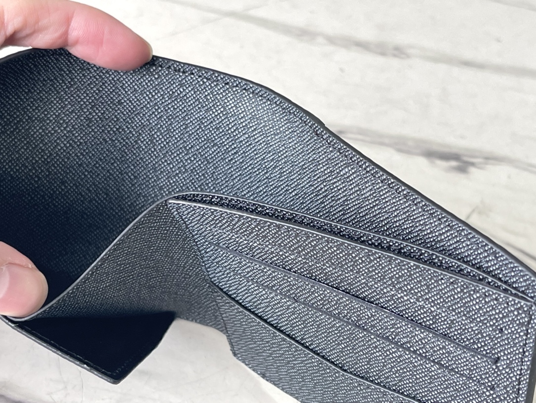 𝐋𝐎𝐔𝐈𝐒 𝐕𝐔𝐈𝐓𝐓𝐎𝐍     M81821