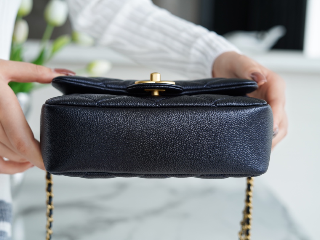 𝗖𝗛𝗔𝗡𝗘𝗟✦𝗖𝗹𝗮𝘀𝘀𝗶𝗰 𝗙𝗹𝗮𝗽 21/22 Fall/Winter New Arrival Bullet Case Square Fatty Pearlescent Black Blue