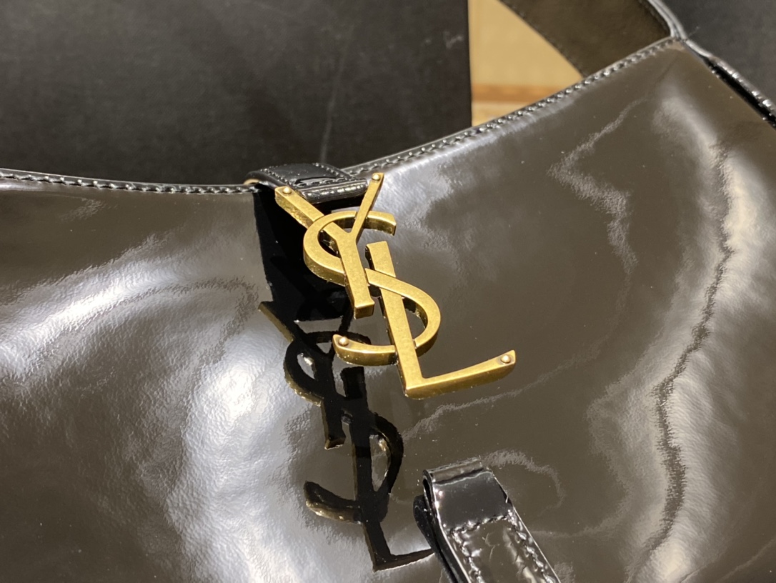 SAINT LAURENT model: 657228 original patent leather.JD