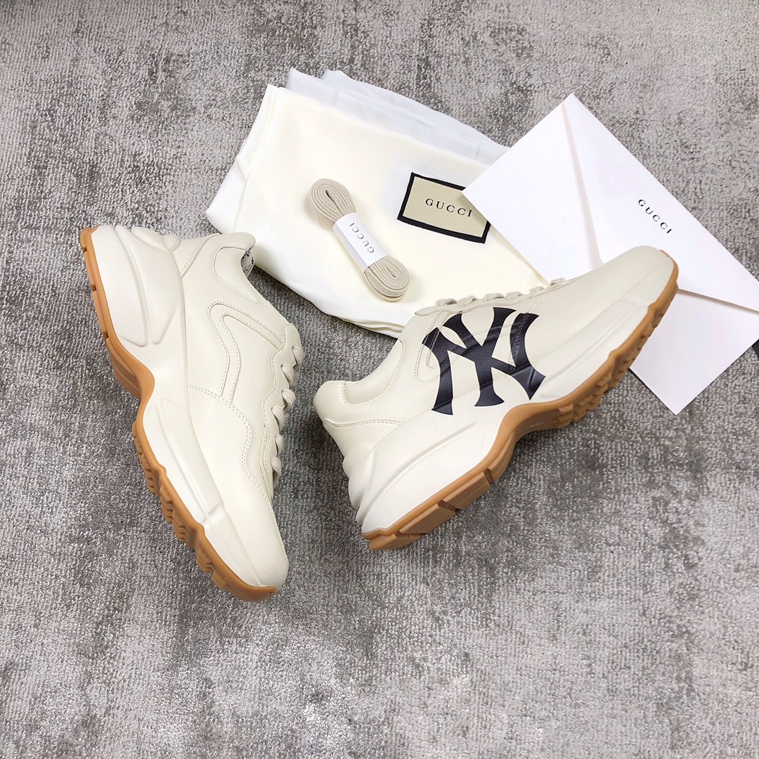 Gucci Pops This collection has a lot of flora and fauna elements Original material