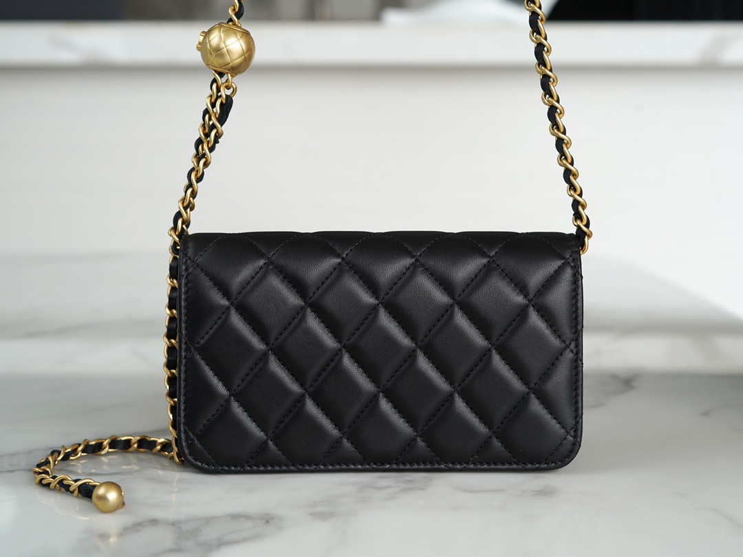 𝗖𝗛𝗔𝗡𝗘𝗟✦𝟮𝟯𝗖 Metal Ball Phone Bag Black