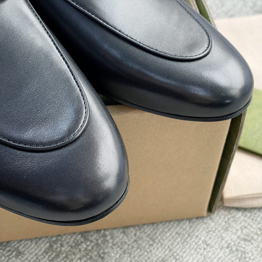 Gucci Super classic style Black calfskin horsebit slippers