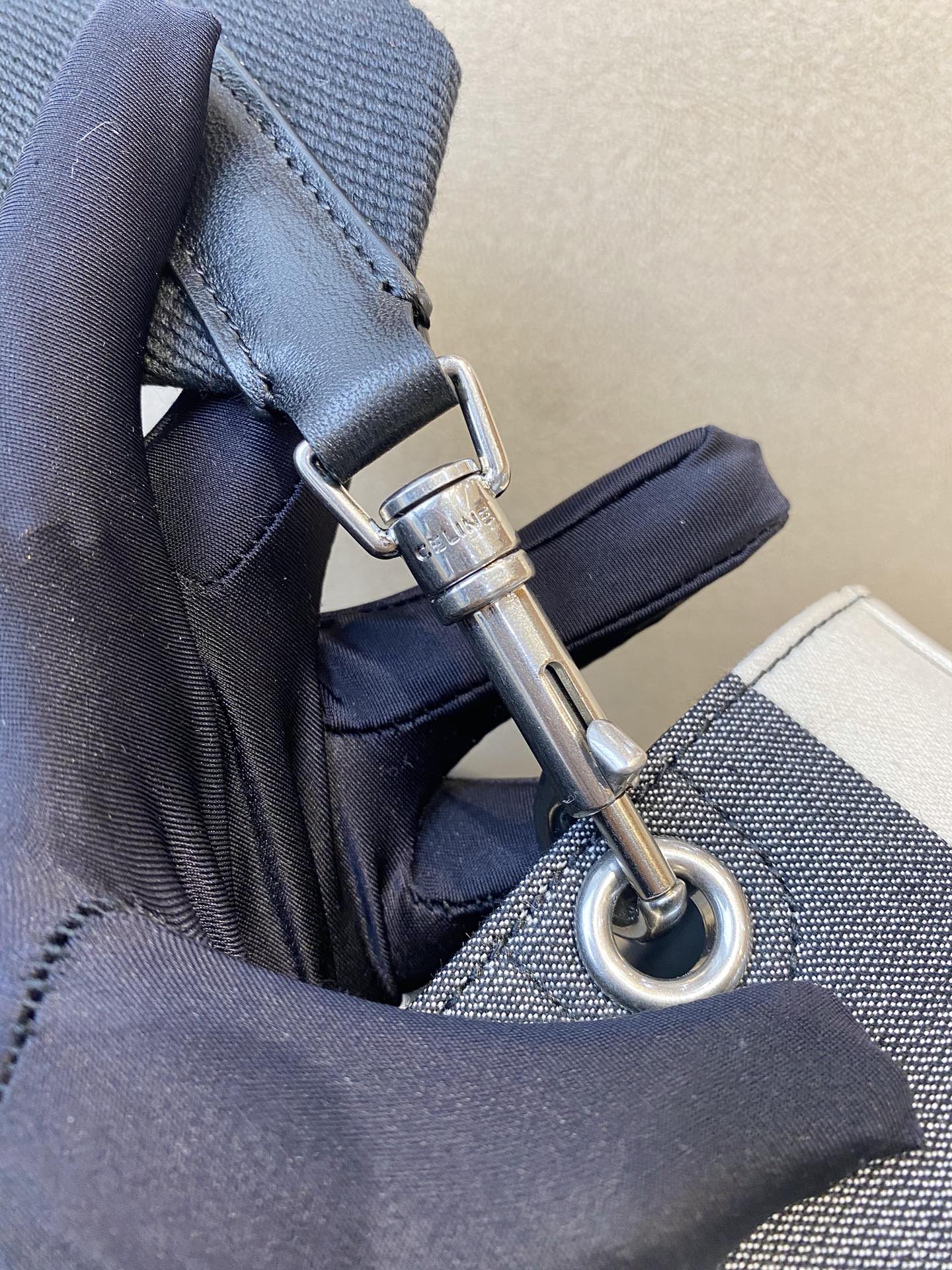 𝐂𝐞𝐥𝐢𝐧𝐞 SANGLE BUCKET Small wide striped fabric bucket bag