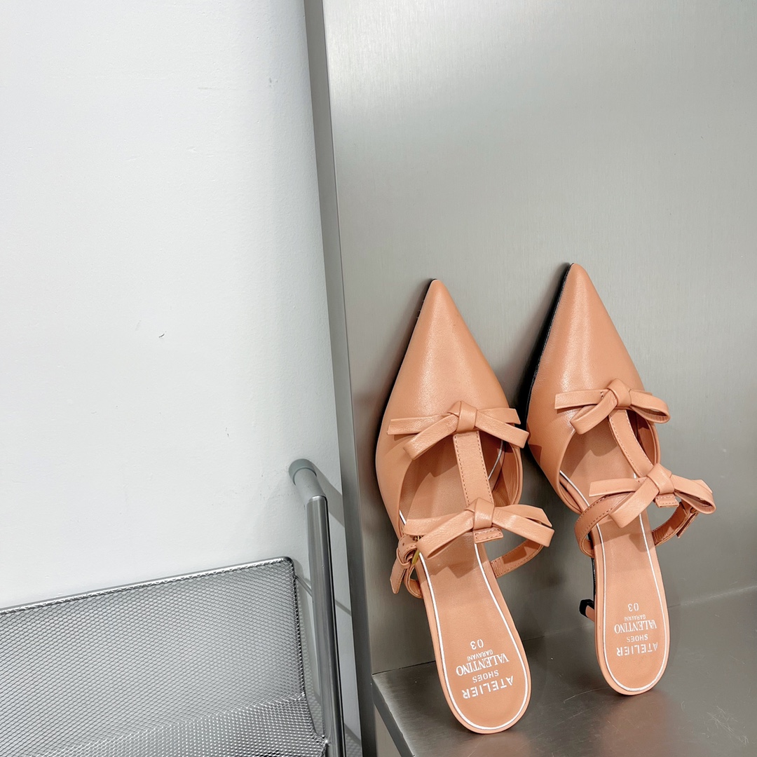 【Valentino】𝟐𝟎𝟐𝟏/𝐒𝐒 𝐧𝐞𝐰 Valentino Early Spring Collection Pointed Toe Bow Sandals