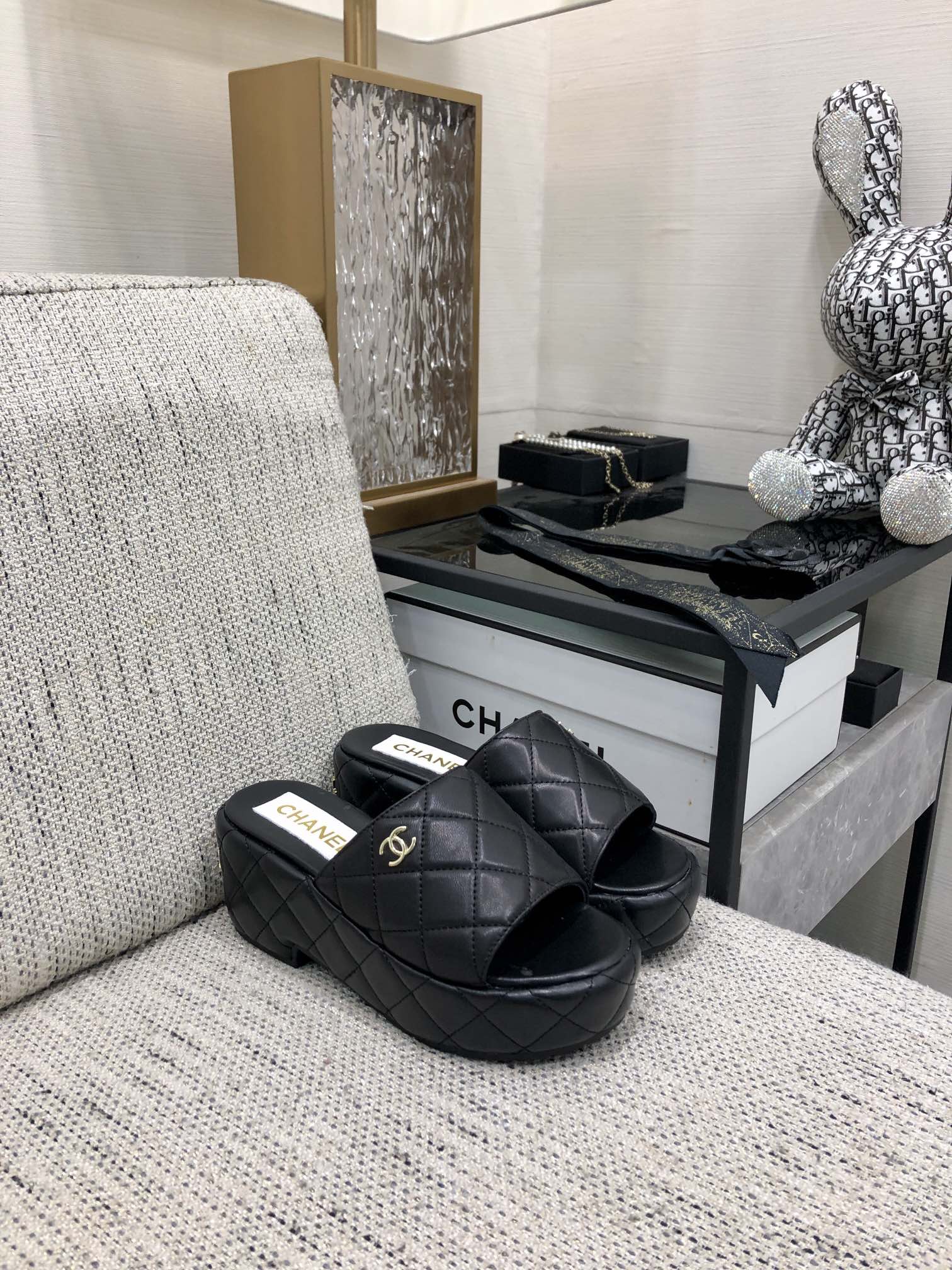 CHANEL 2022 early spring latest slope heel slippers fashionable and versatile series wear-resistant rubber outsole
