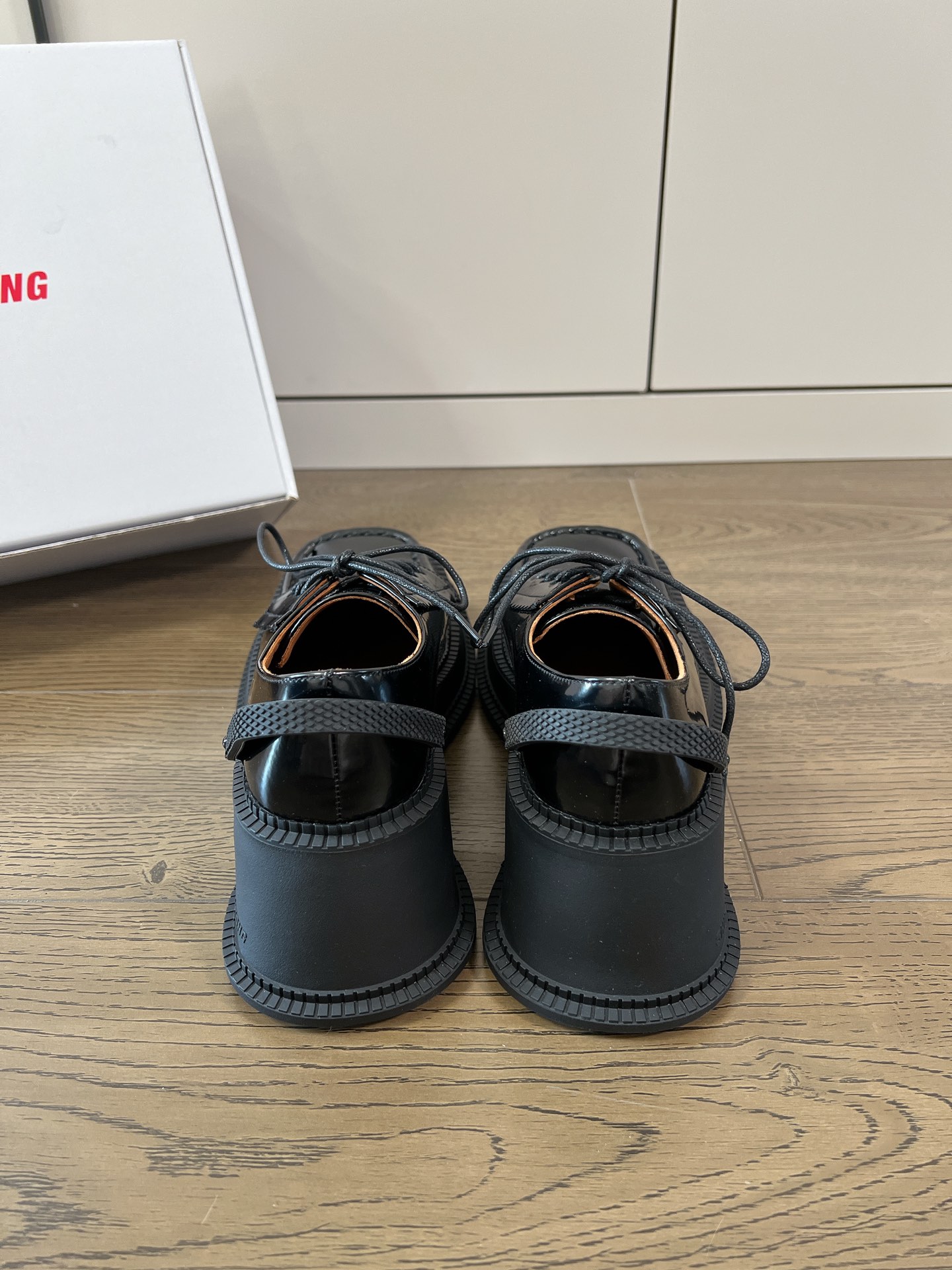 𝐒𝐇𝐔𝐒𝐇𝐔𝐓𝐎𝐍𝐆｜𝟐𝟎𝟐𝟑/𝐒𝐒 𝐧𝐞𝐰 Exclusive niche SHUSHU/TONG 23/thick-soled Mary Jane lace-up single shoes