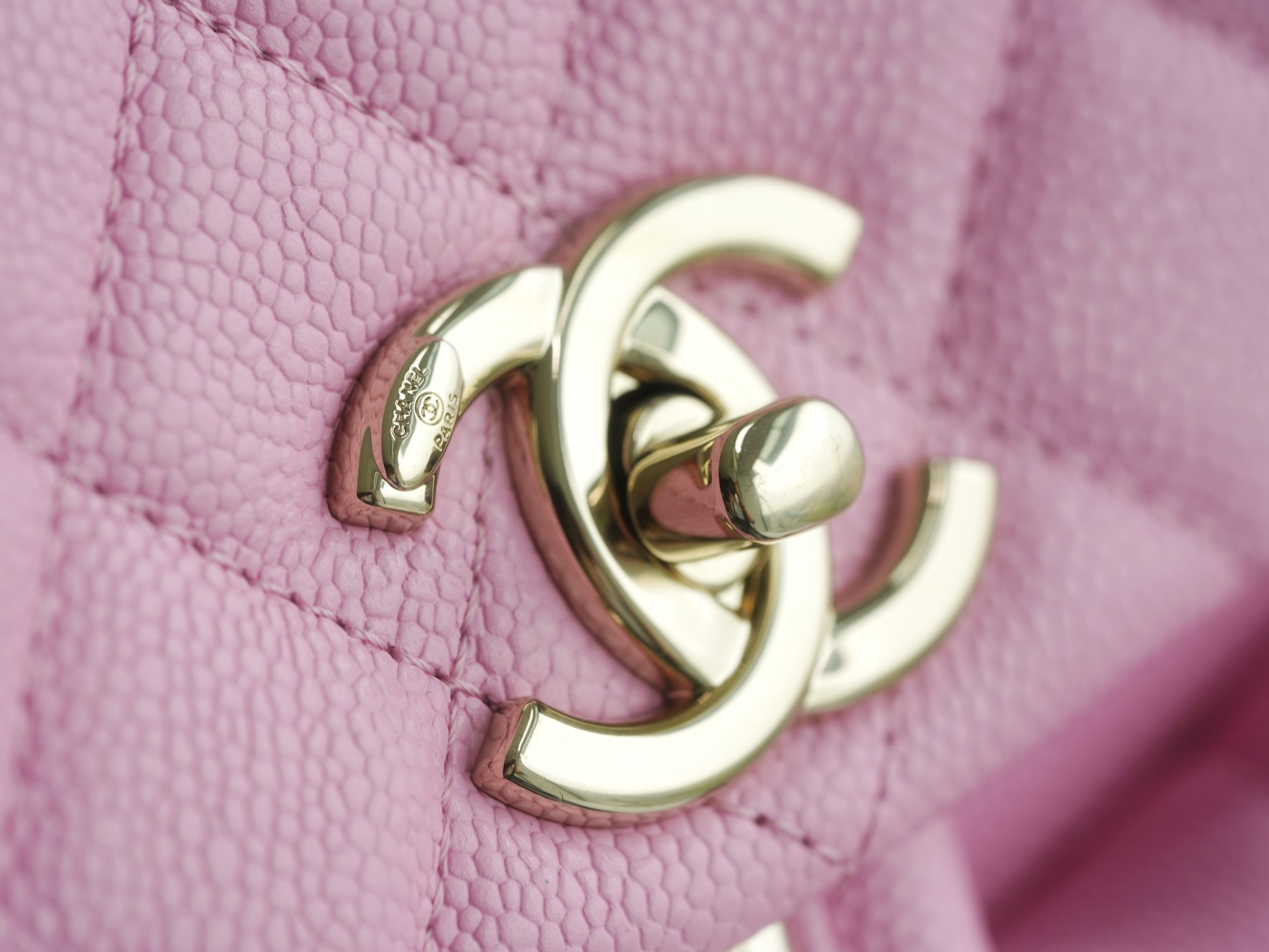 𝗖𝗛𝗔𝗡𝗘𝗟 23P New Duma Double Shoulder Cowhide Large Pink