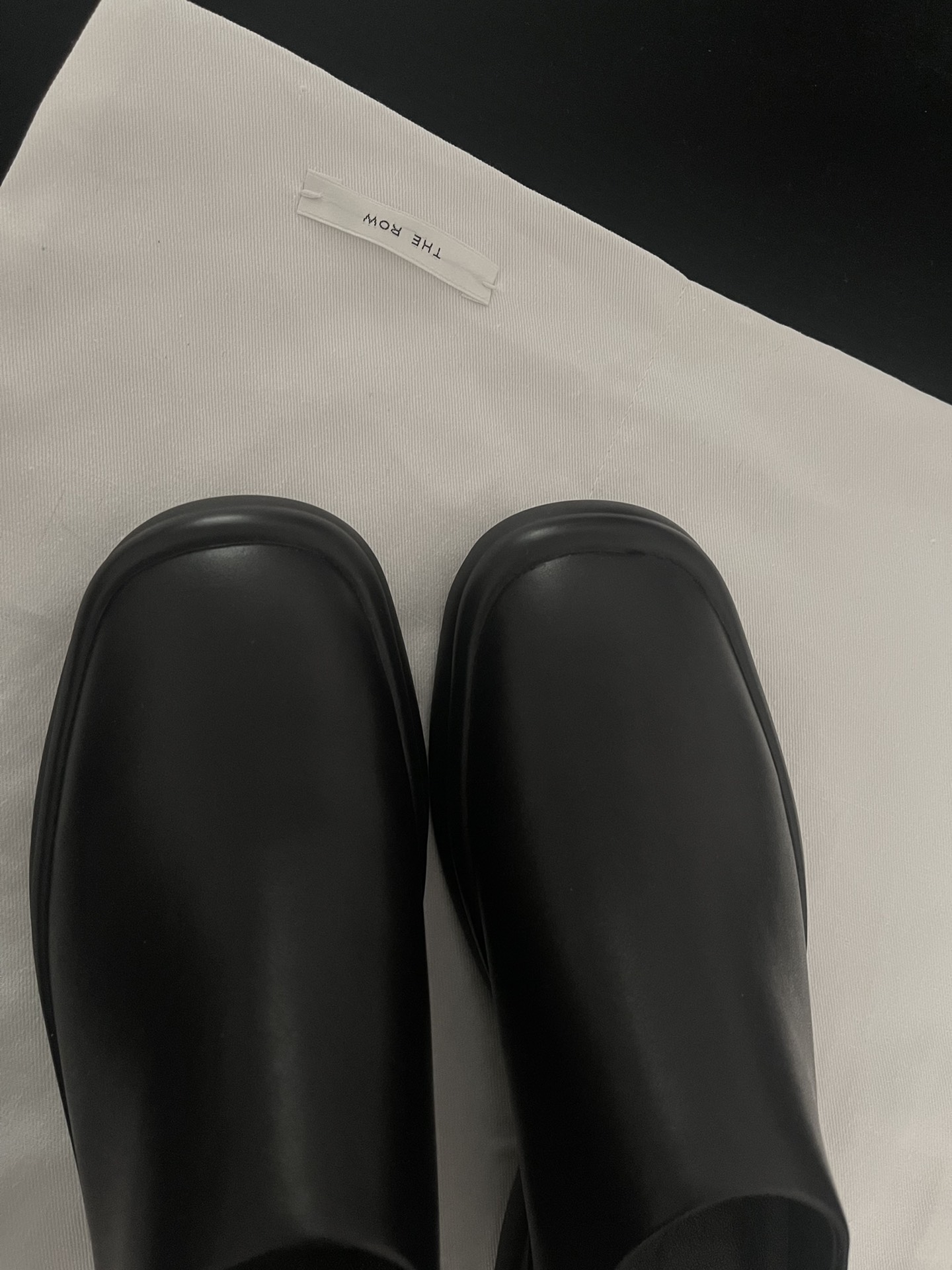 𝐓𝐇𝐄 𝐑𝐎𝐖｜𝟐𝟎𝟐𝟐/𝐒𝐒 𝐧𝐞𝐰 Still as usual minimalist design minimalist versatile Imported calfskin