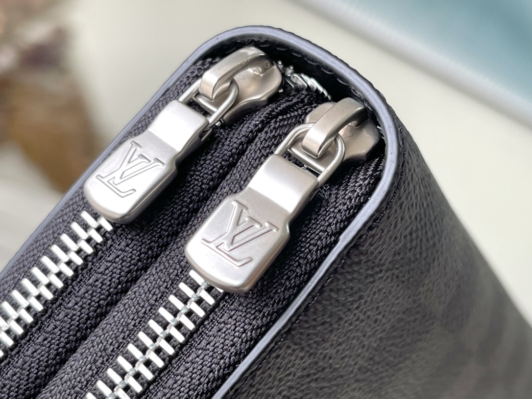 𝐋𝐎𝐔𝐈𝐒 𝐕𝐔𝐈𝐓𝐓𝐎𝐍   N62732