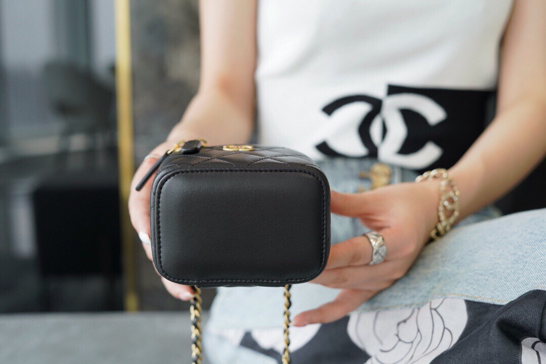 𝗖𝗛𝗔𝗡𝗘𝗟 Spring/Summer 2021 New 𝑴𝒊𝒏𝒊 Box Bag Black