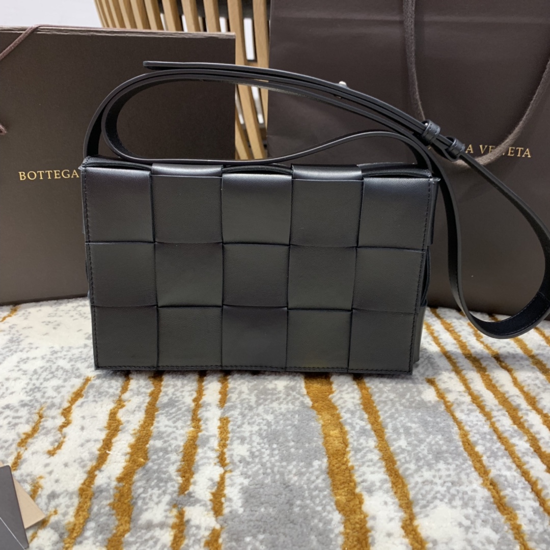 Bottega Veneta  𝘾𝘼𝙎𝙎𝙀𝙏𝙏𝙀 #578004