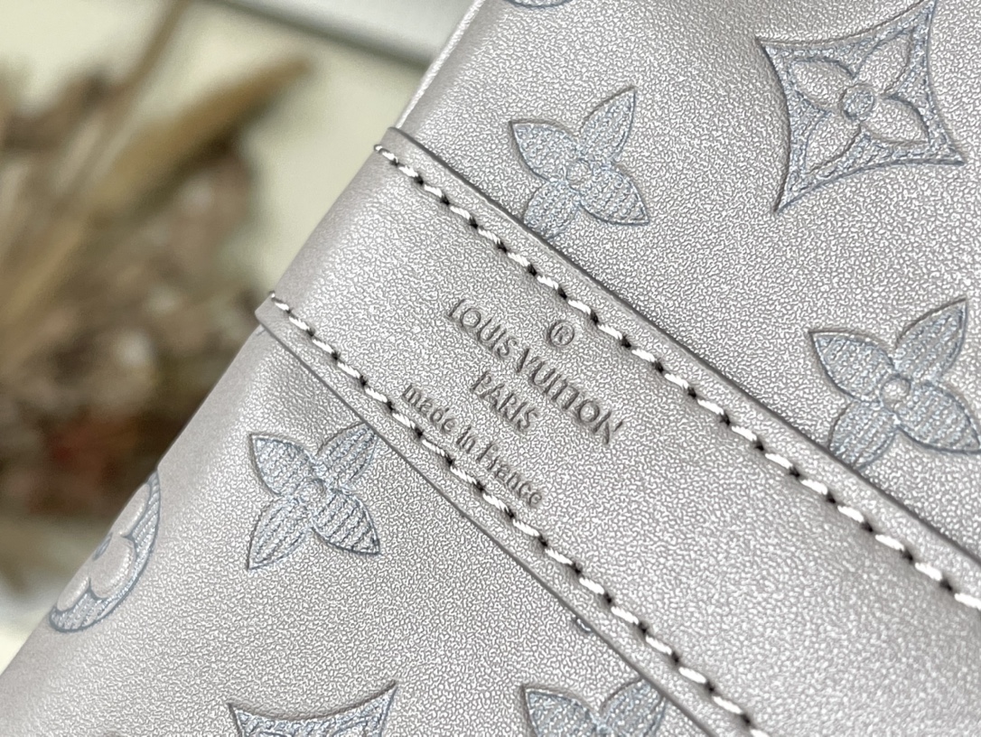 𝐋𝐎𝐔𝐈𝐒 𝐕𝐔𝐈𝐓𝐓𝐎𝐍 M46117 Classic Keepall Travel Bag