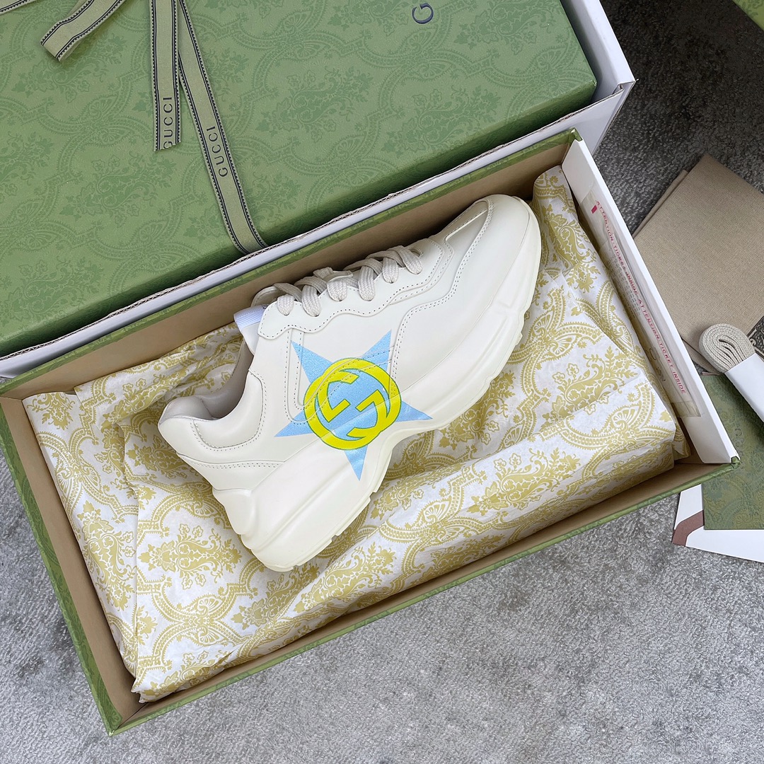 Gucci Pops This collection has a lot of flora and fauna elements Original material