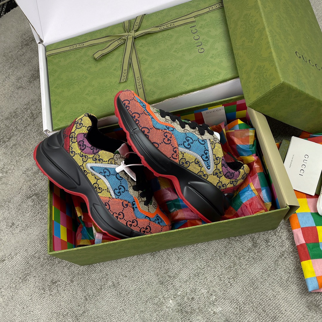 Gucci Pops This collection has a lot of flora and fauna elements Original material