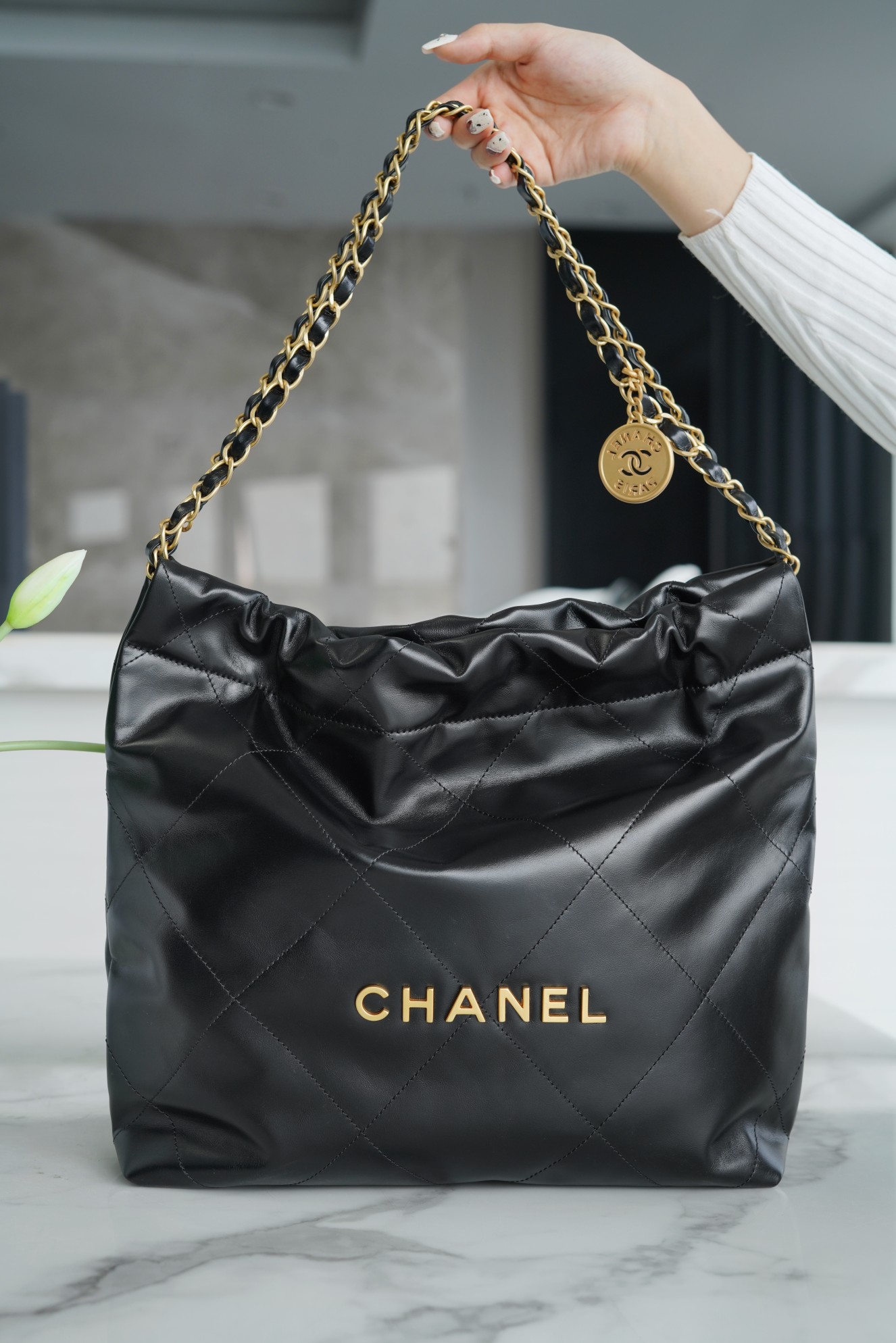 𝗖𝗛𝗔𝗘𝗡𝗟 ✦𝟐𝟐𝗣 spring and summer new 𝟐𝟐 handbag authentic tail leather black gold