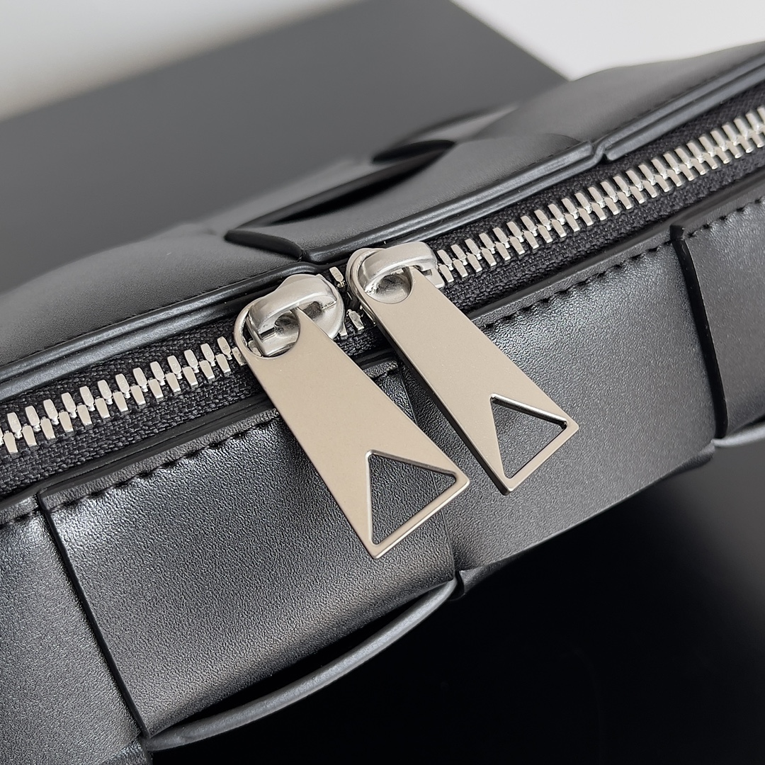 Bottega Veneta BV Men's Camera Bag Black #730027