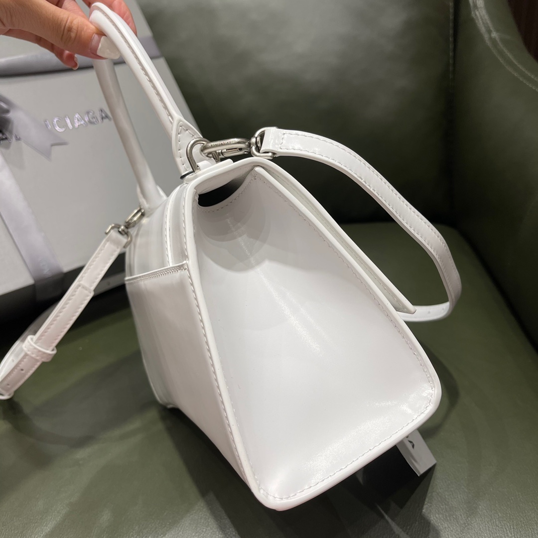 BALENCIAGA 𝐇𝐨𝐮𝐫𝐠𝐥𝐚𝐬𝐬 𝐒 The hourglass bag of the fashion world