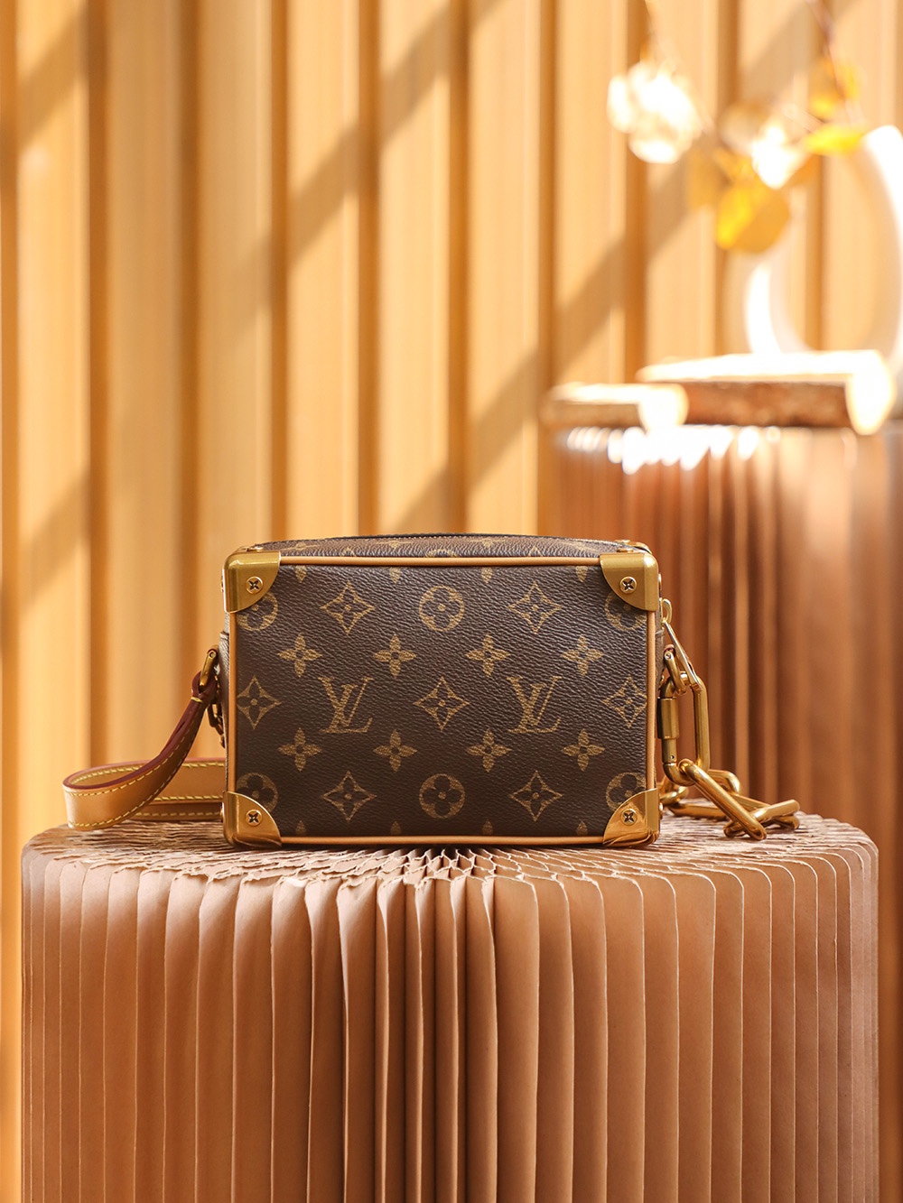 Louis Vuitton 𝐌𝐢𝐧𝐢 𝐒𝐨𝐟𝐭 𝐓𝐫𝐮𝐧𝐤 M68906#