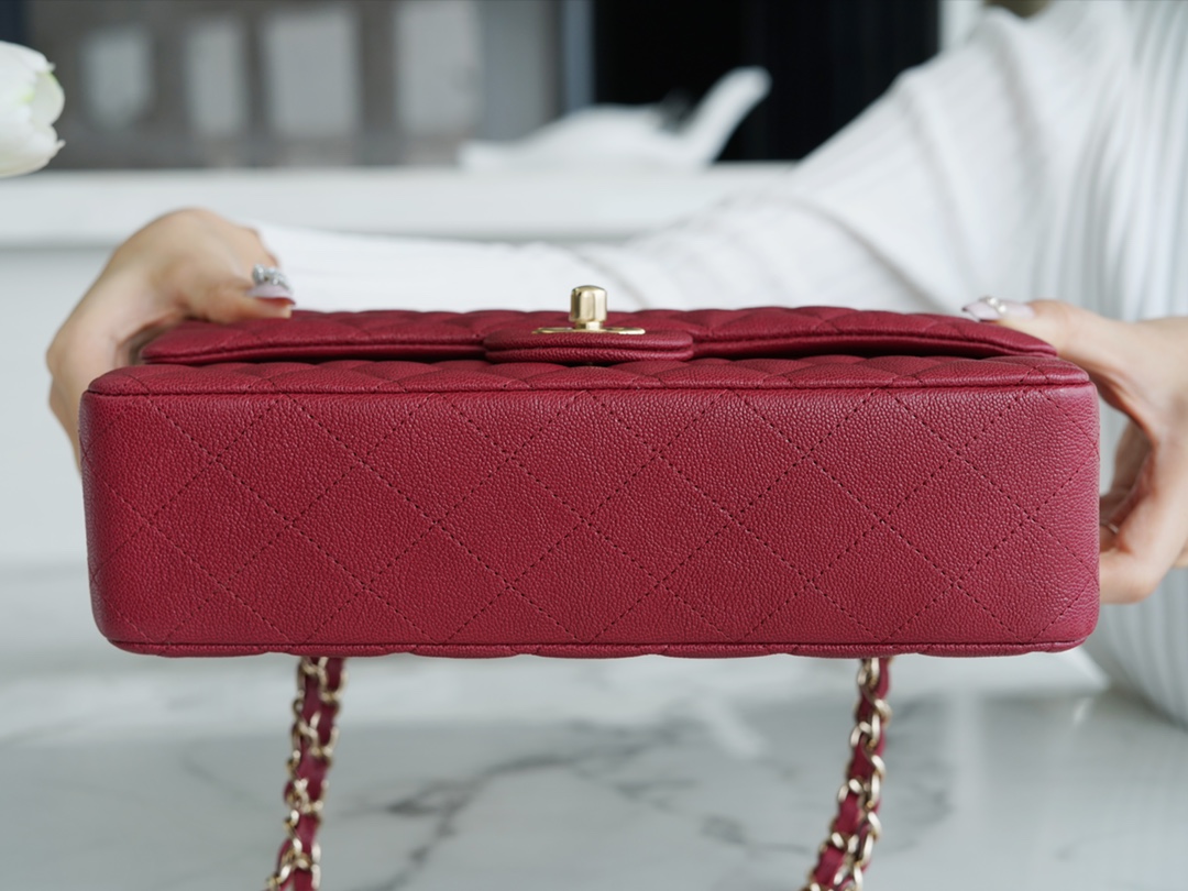 𝐂𝐇𝐀𝐍𝐄𝐋 Classic Flap washed cowhide is made from the most delicate newborn calves Washed fetal cow Medium Bordeaux burgundy