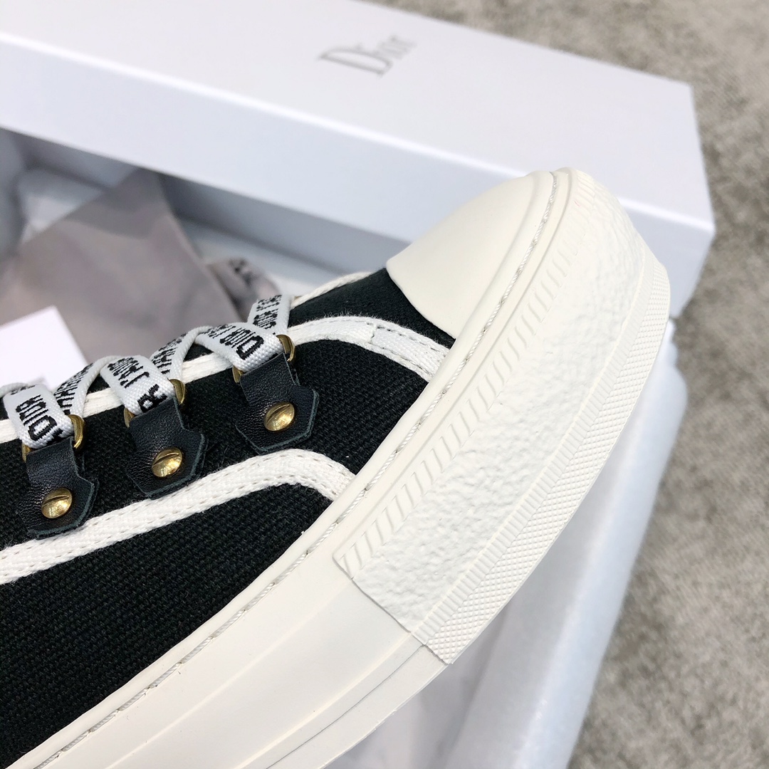 DIOR alphabet shoes black Water-dyed sheepskin inside Private moulded outsole Private moulded brass buckle