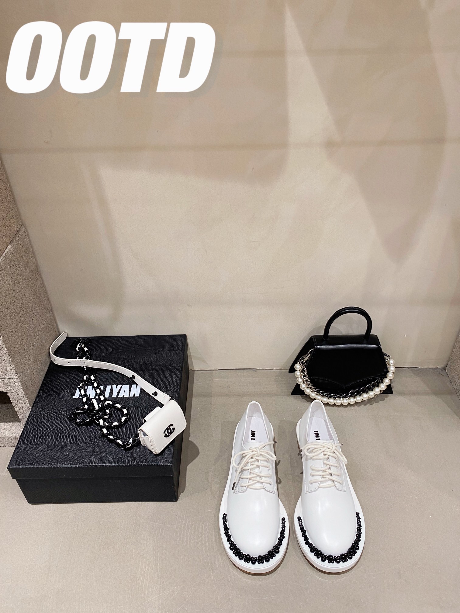 SR&HM | 𝟐𝟎𝟐𝟏/𝐒𝐒 𝐧𝐞𝐰 SR&HM original custom cowhide upper Hand-stitched pearl along the strip