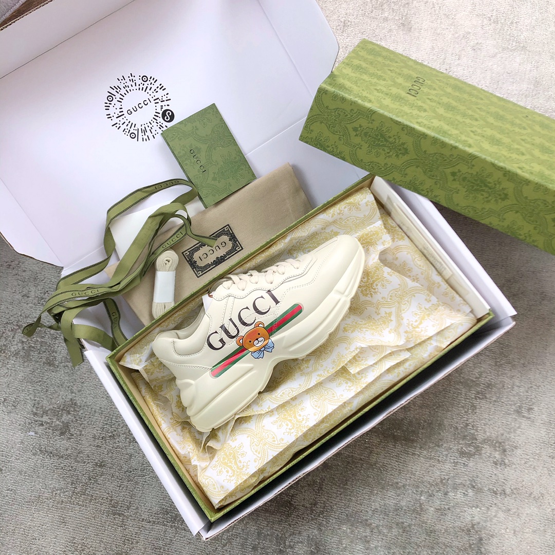 Gucci Pops This collection has a lot of flora and fauna elements Original material