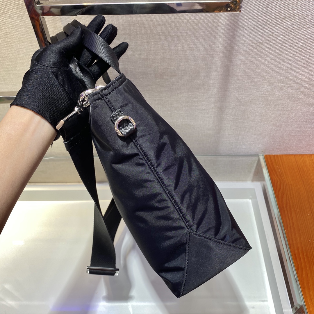 𝐏𝐑𝐀𝐃𝐀 Neutral briefcase