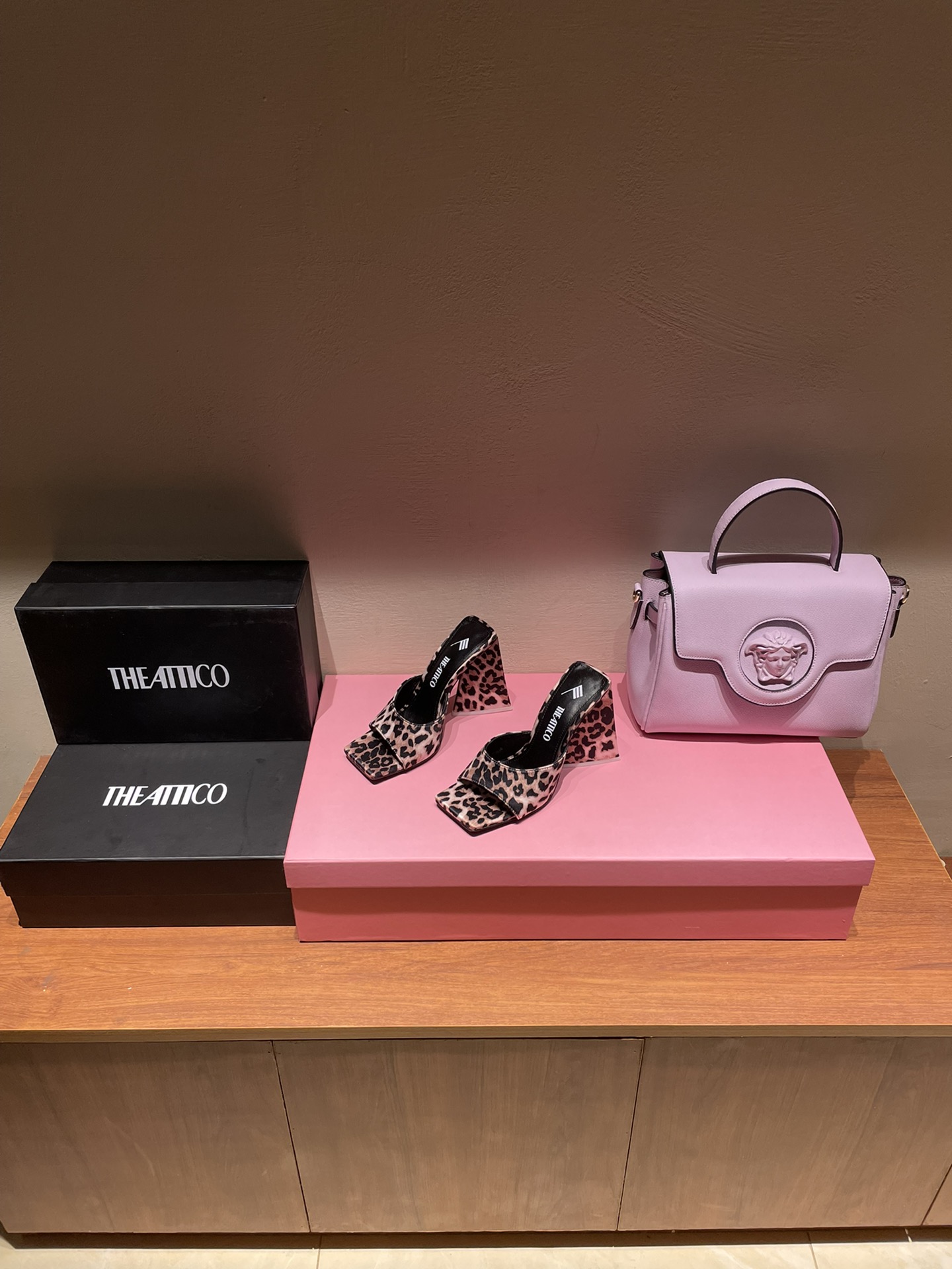 TheAttico | 𝟐𝟎𝟐𝟐𝟐/𝐒𝐒 𝐧𝐞𝐰 Spring/Summer 2021 collection The Attico personality triangle heel high heel sandals