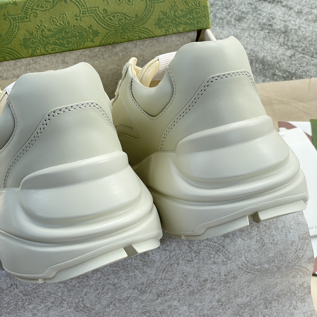 Gucci Pops This collection has a lot of flora and fauna elements Original material