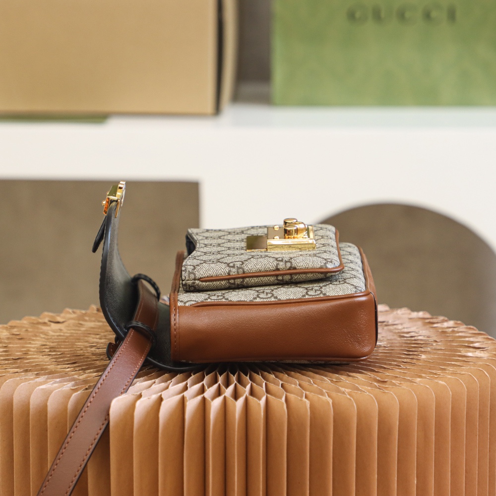 GUCCI 𝐩𝐚𝐝𝐥𝐨𝐜𝐤 small lock postman bag #658487