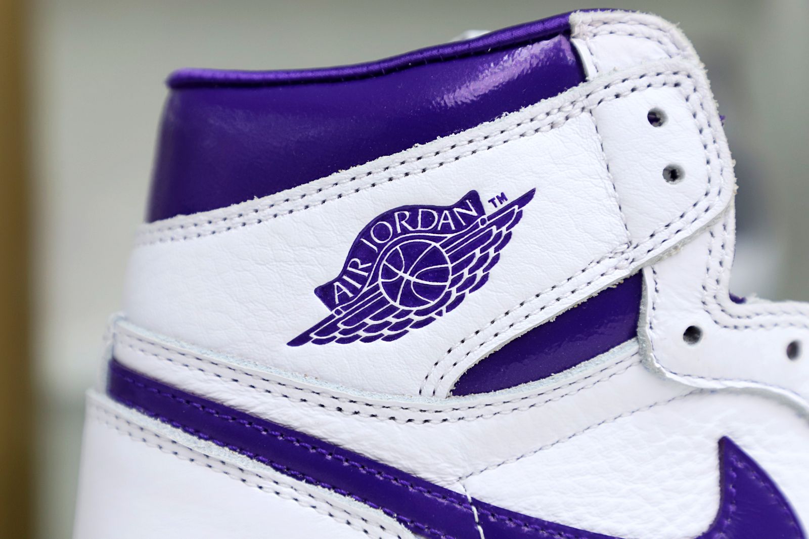 Air Jordan 1 High OG Court Purple