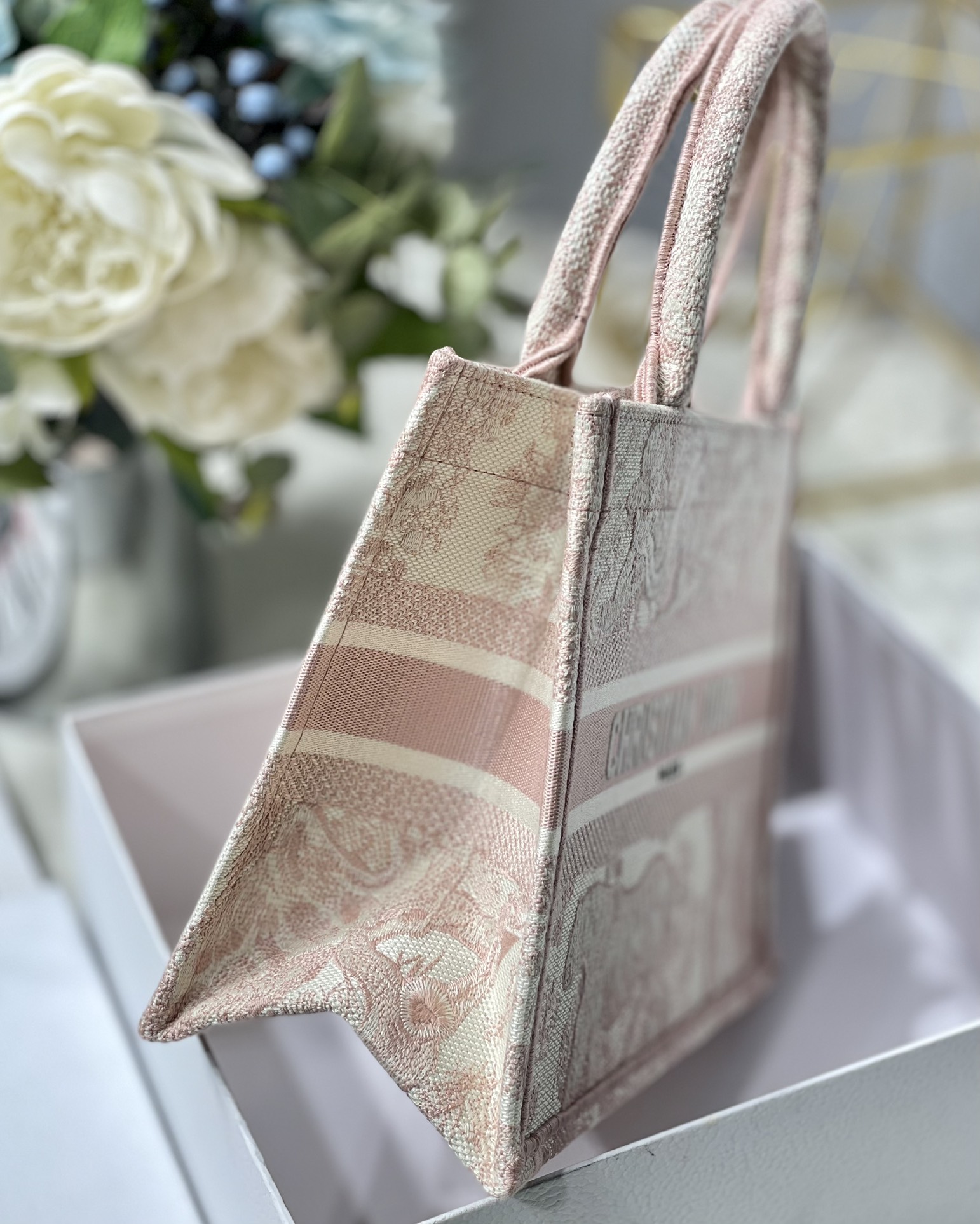 DIOR TOTE Pink tiger embroidery