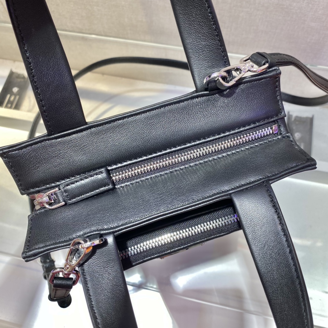 𝐏𝐑𝐀𝐃𝐀 New Women's Bag 1BG418