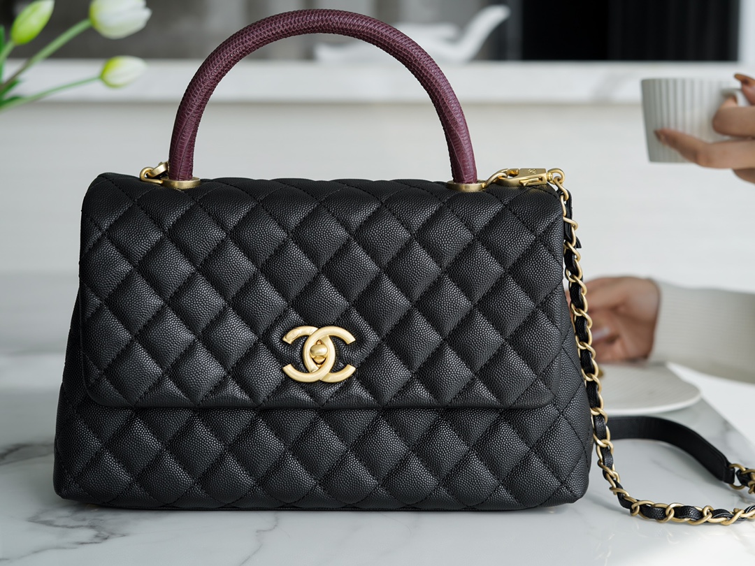CHANEL 𝐂𝐨𝐂𝐨 𝐇𝐚𝐧𝐝𝐥𝐞 Lizard skin handle Medium Black