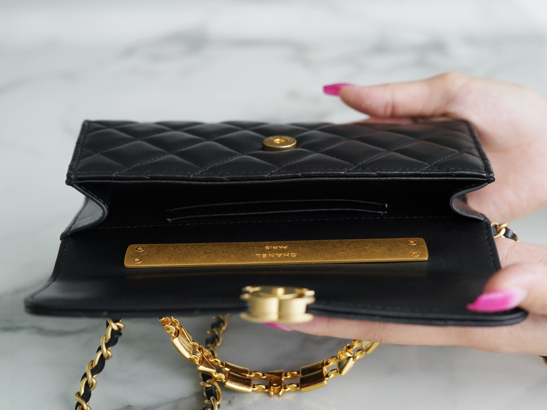 𝗖𝗛𝗔𝗡𝗘𝗟✦ Italy 🇮🇹 [Box] Original Open Department Lambskin 22B Enamel Buckle Kelly Large Black Gold