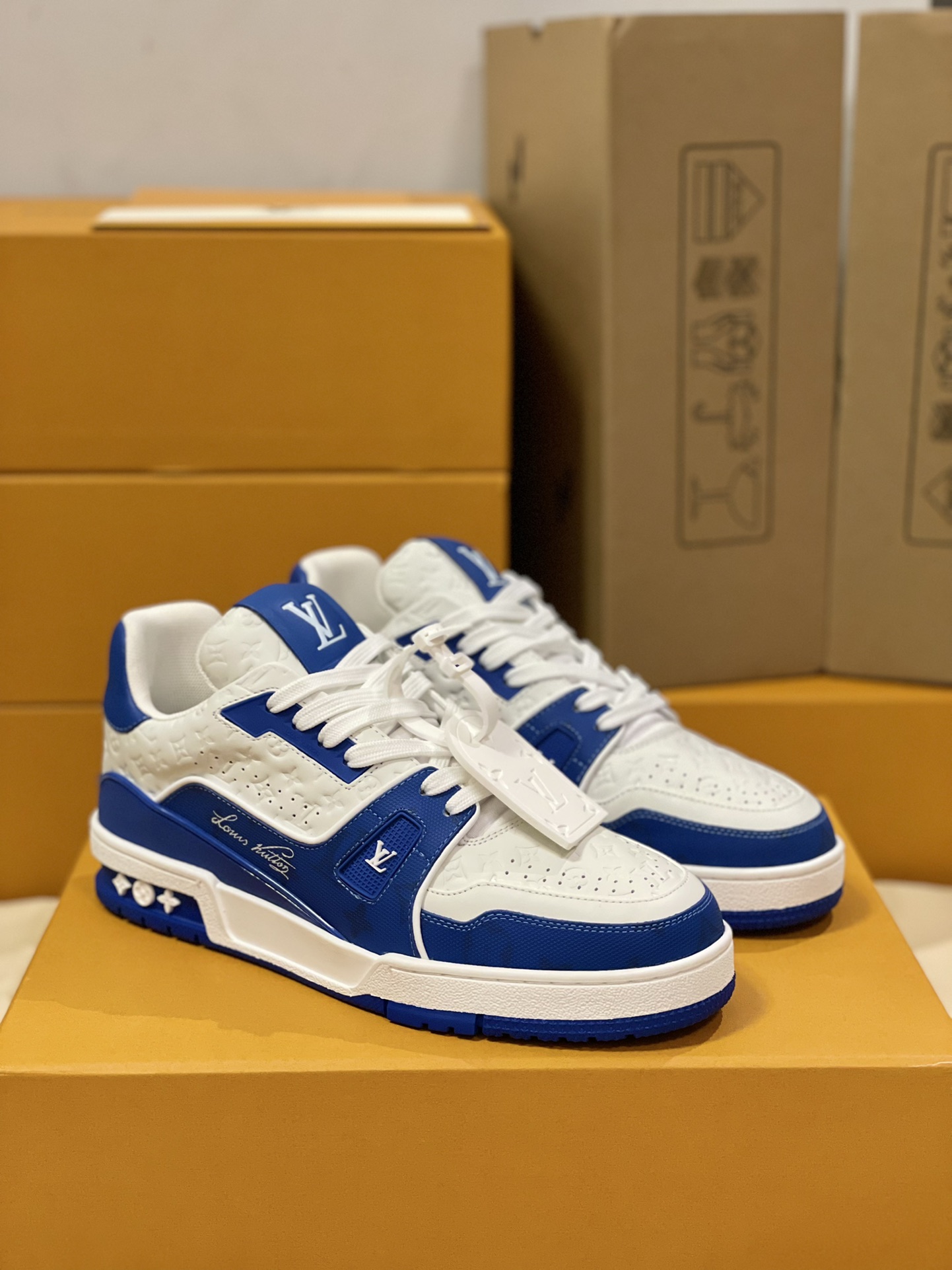 Louis Vuitton Trainer Sneakers Couple Model LD 0727