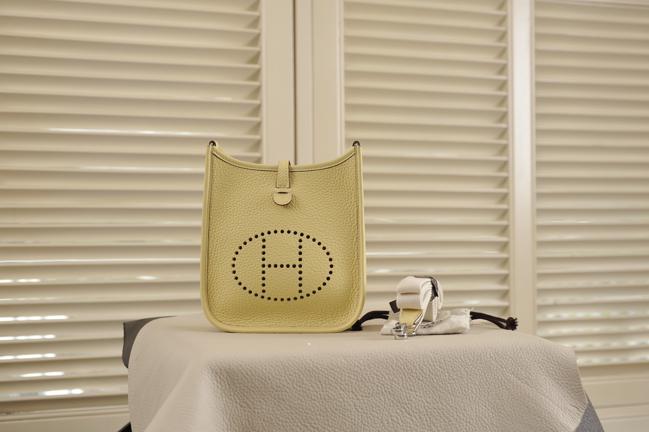 evelyne chick yellow silver buckle TC