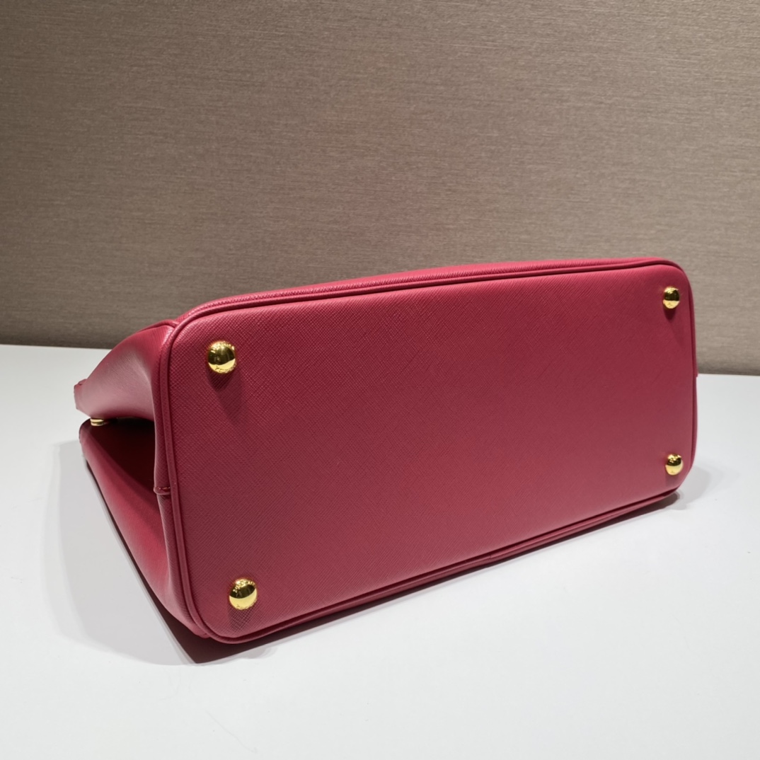 𝐏𝐑𝐀𝐃𝐀 Classic favourites 1BA274