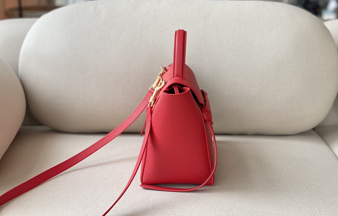 𝐂𝐞𝐥𝐢𝐧𝐞 BELT MICRO BAG in grained calfskin