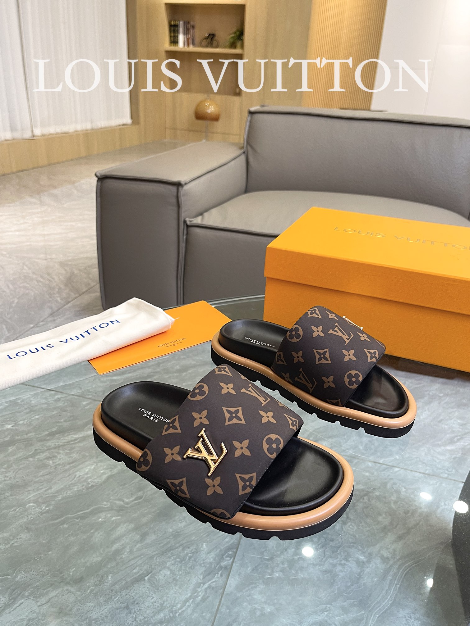 Louis Vuitton 2023 couple models embossed print