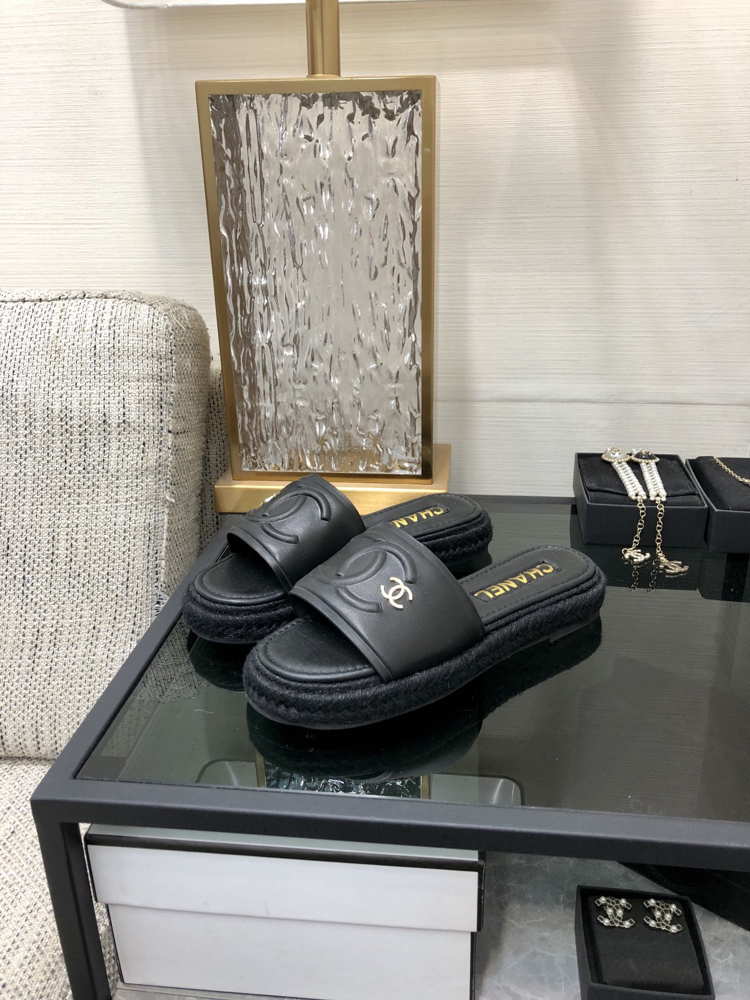 CHANEL 2023 spring and summer latest electric embroidery honey slippers Imported leather outsole