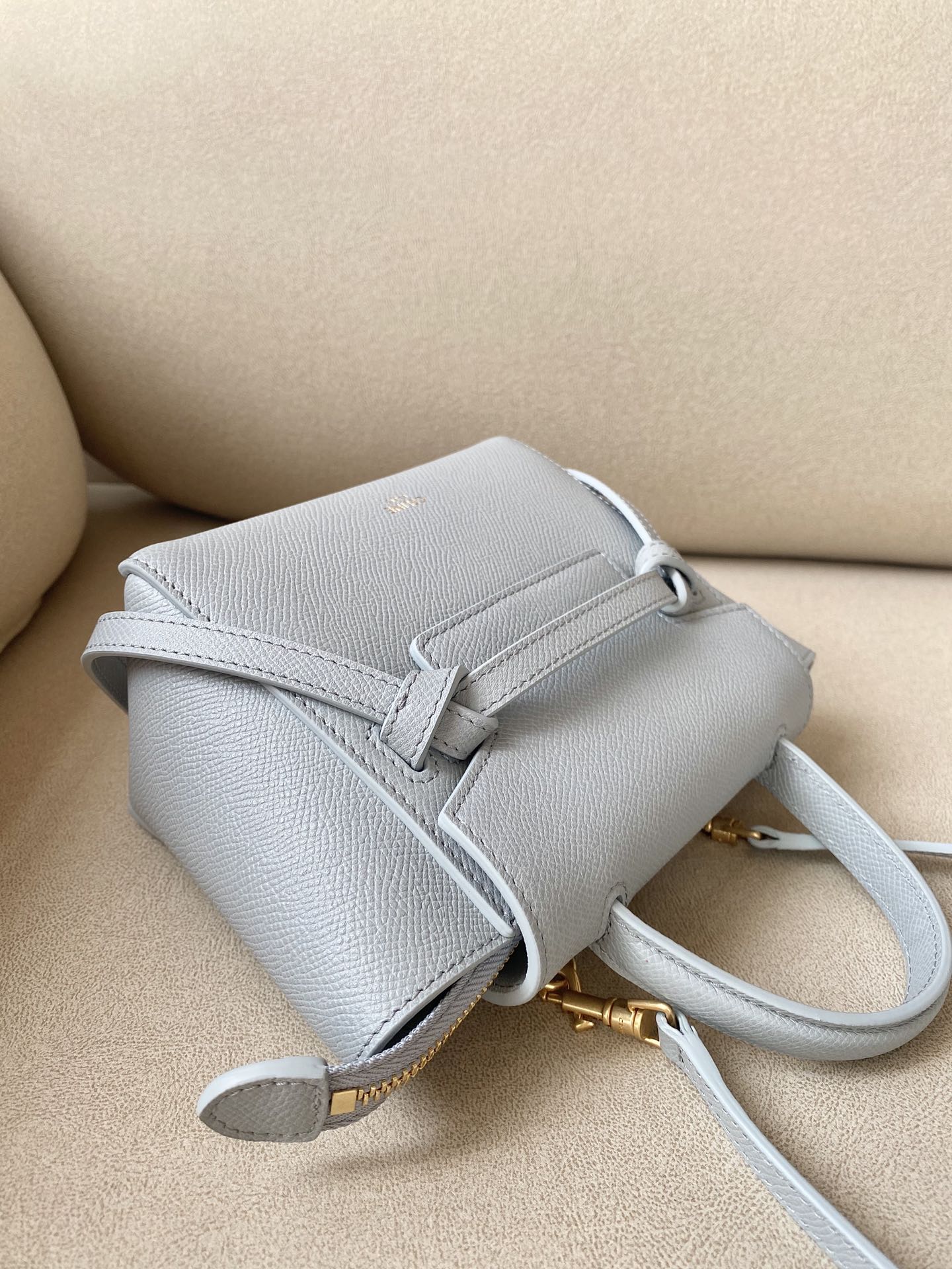 𝐂𝐞𝐥𝐢𝐧𝐞 𝐛𝐞𝐥𝐭 𝐩𝐢𝐜𝐨 𝟏𝟔𝐜𝐦 Grained Calfskin Bag