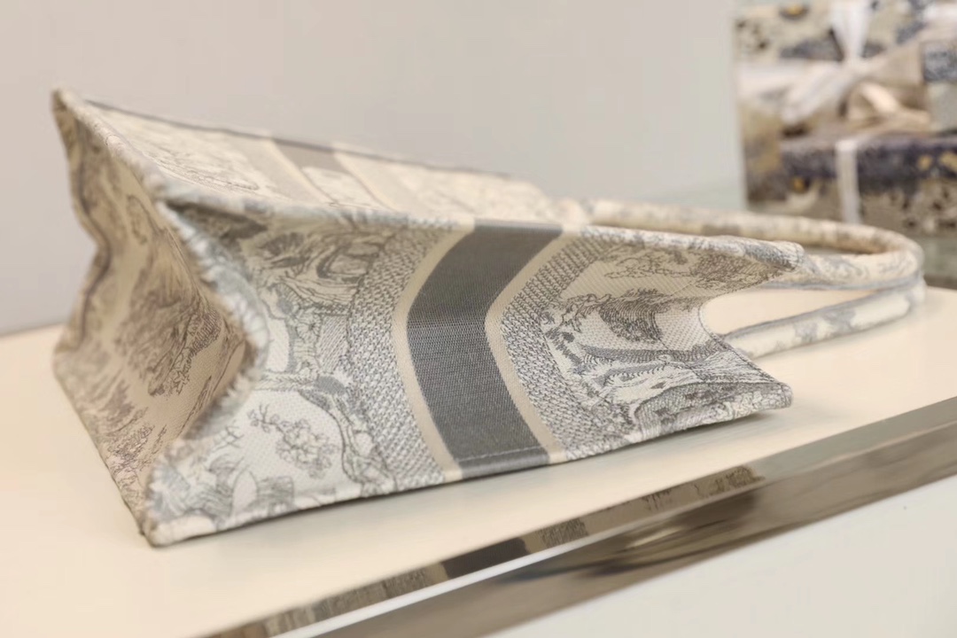 DIOR TOTE Grey Tiger